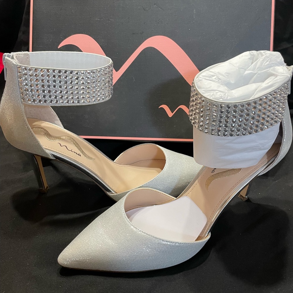 Elegant silver heel with beaded strap, women’s size 9, brand new!